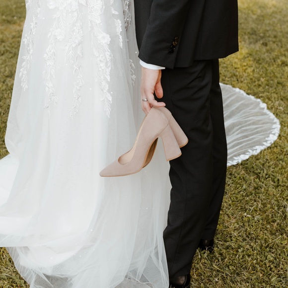 - Vince Camuto Ableen Pump - Picture 1 of 8